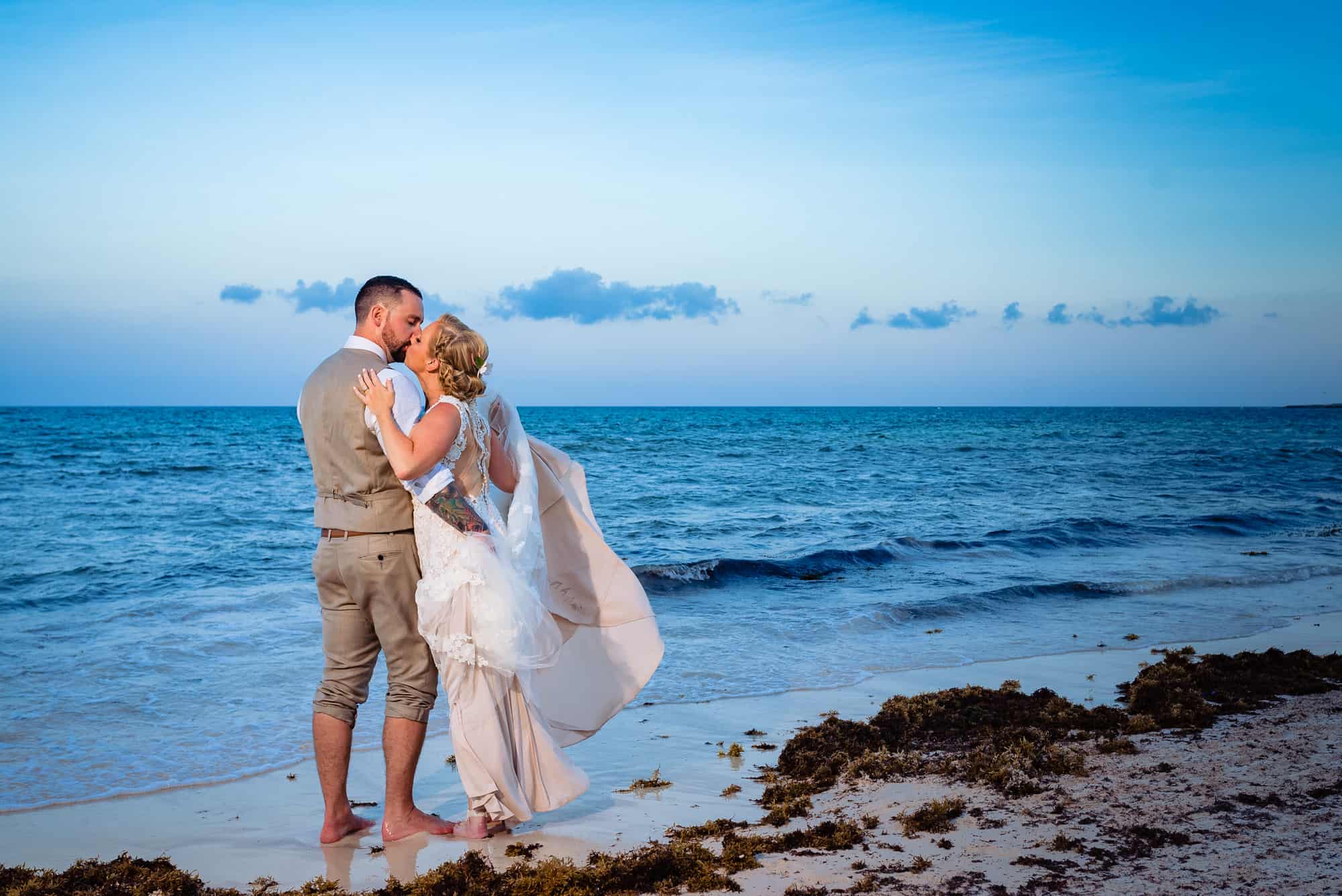 Perfect Couple Bride, Groom Posing And Kissing In Their Wedding Day. Stock  Photo, Picture and Royalty Free Image. Image 61881258.