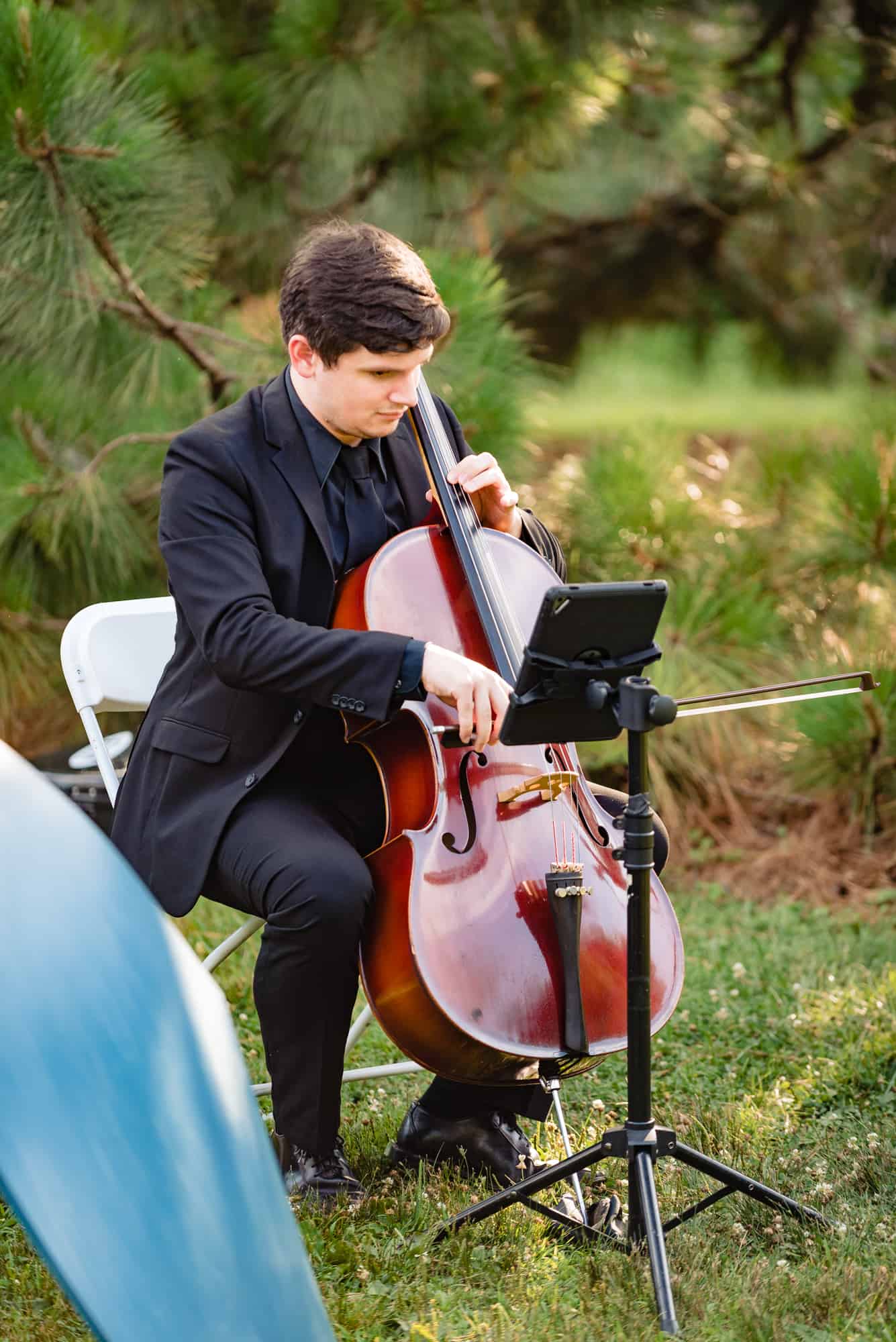 cellist playing wedding recpetion music