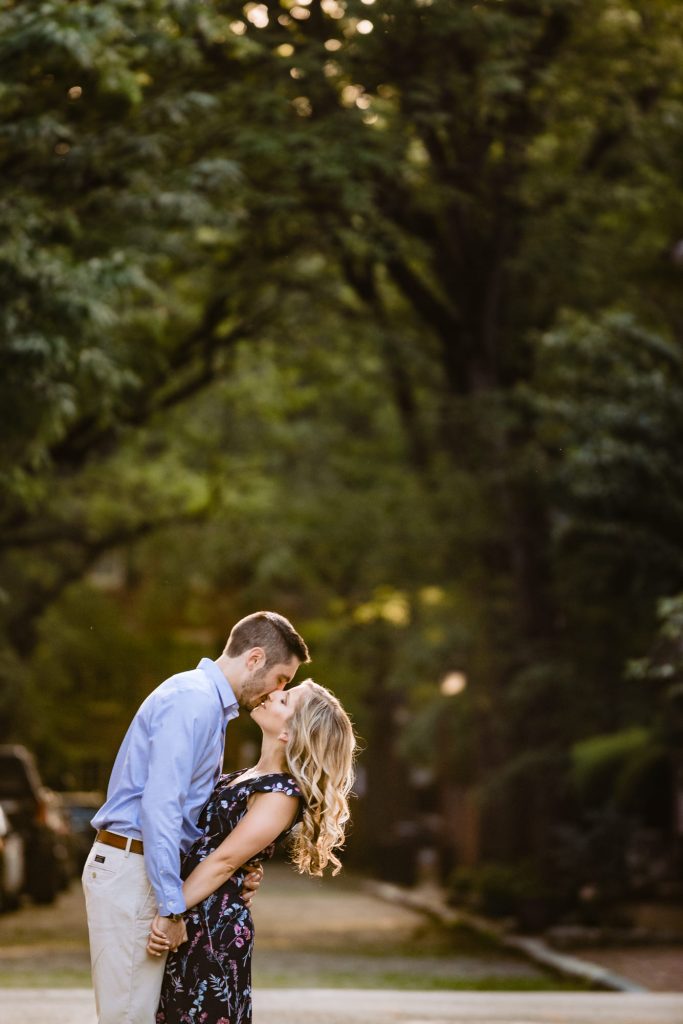 couple kissing in their old city philly eshoot