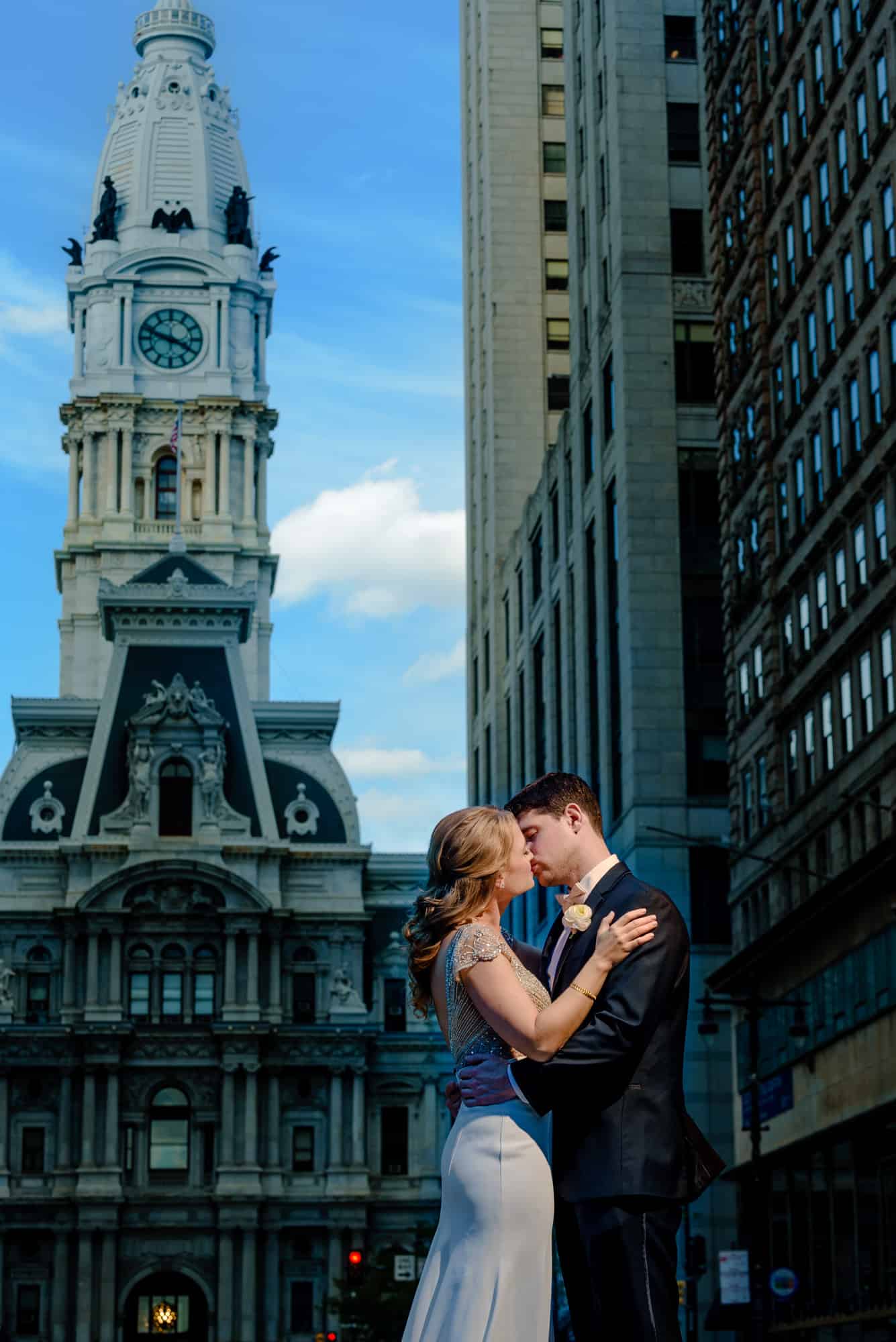 Bride and groom kissing at the side of the city