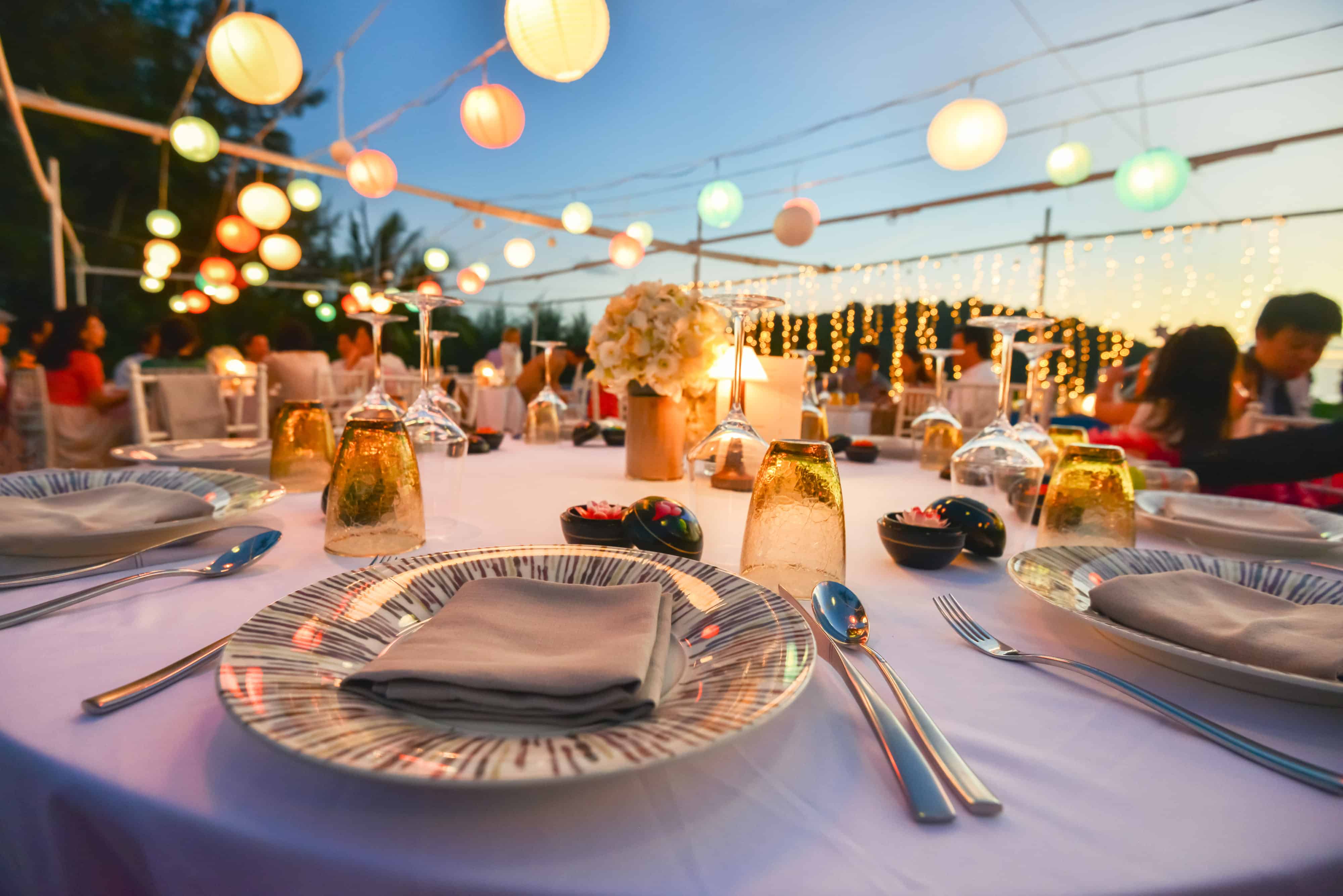 table setting of a summer wedding is one of the post-engagement tips