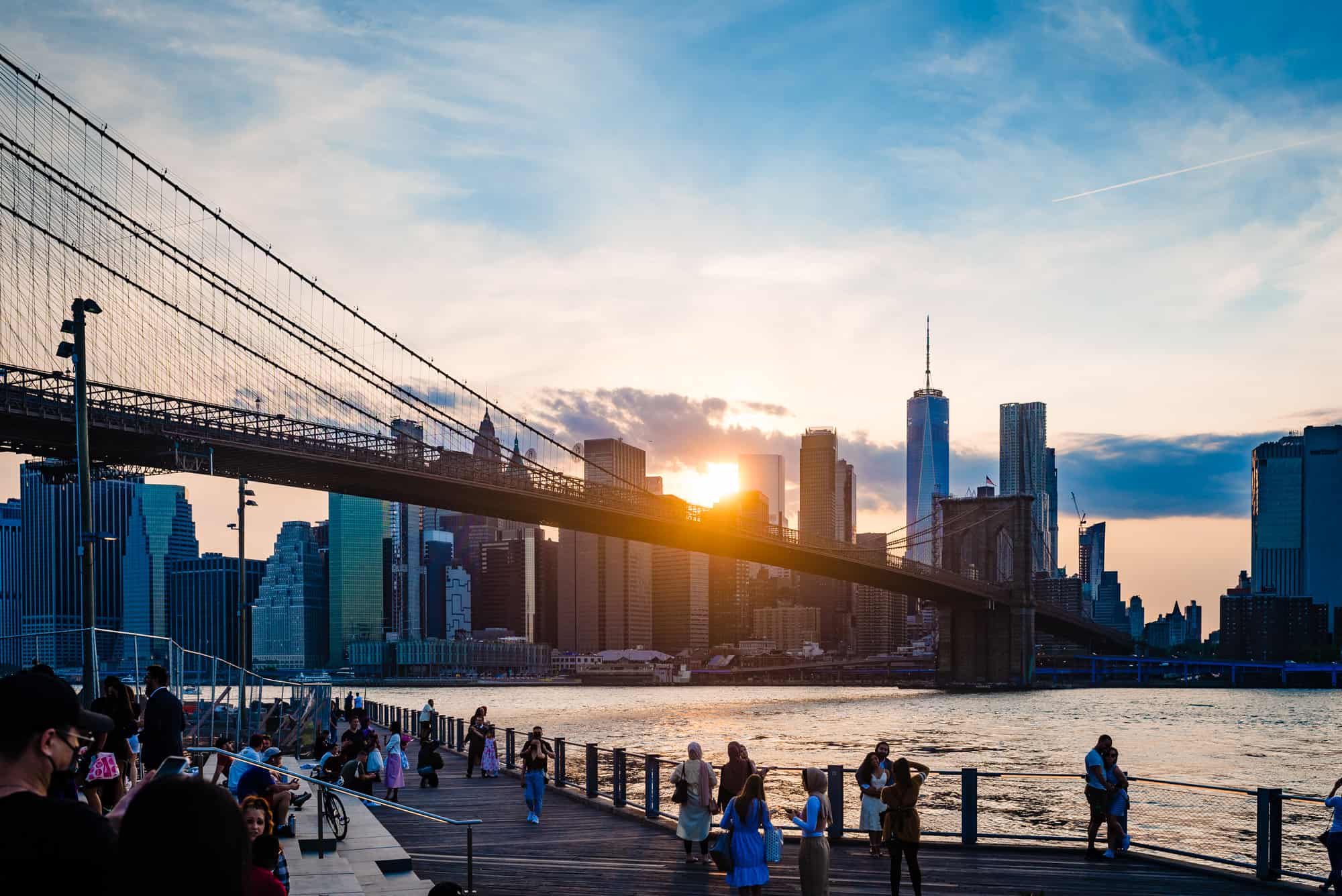 sunset shot of the Brooklyn bridge park