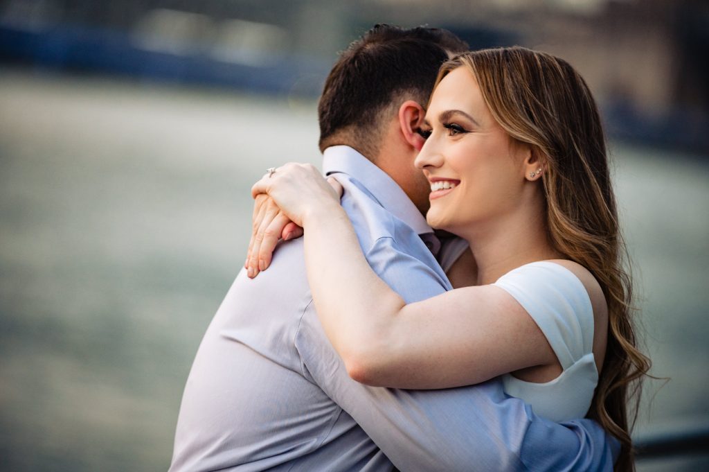 couple taking a pose during their couple kisses for their Brooklyn Bridge park e-session