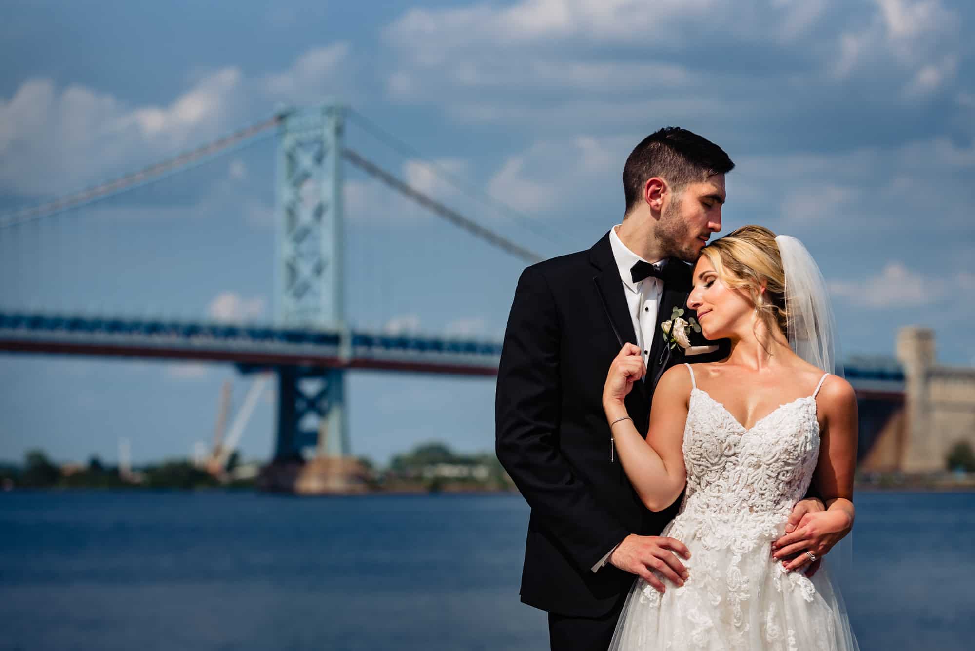 intimate moment between the bride and groom with the brooklyn bridge at the back