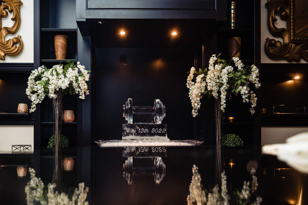 ice sculpture on the wedding at cescaphe