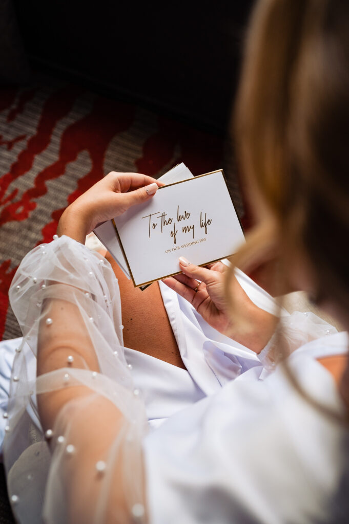 bride reading the grooms wedding letter