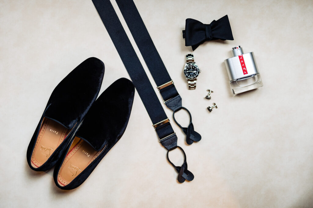 groom's wedding shoes and wedding accessories