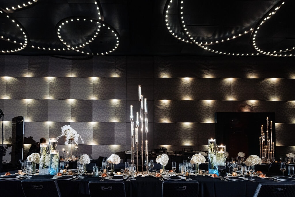 wedding table arrangement of the guests