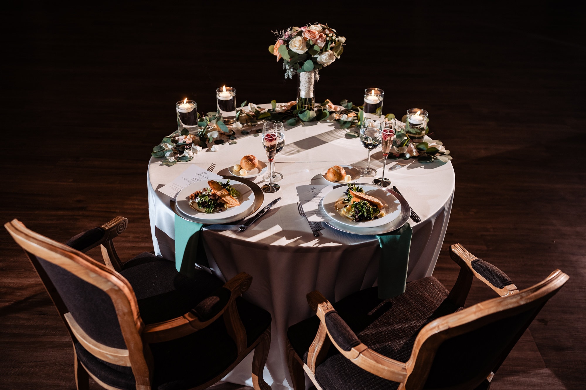 the wedding reception table arrangement of Vie by Cescaphe