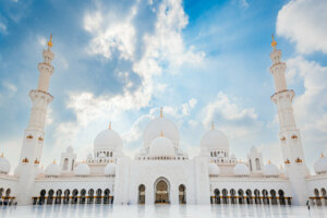Exquisite exterior of the Sheikh Zayed Grand Mosque in Abu Dhabi, showcasing its stunning architecture