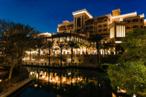 Majestic view of Jumeirah Al Qasr, embodying Arabian elegance and opulence amidst lush gardens and serene waterways