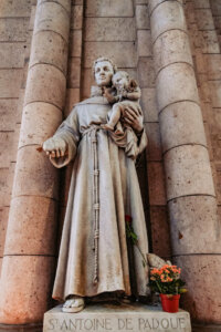 Sculpture of St. Antonio of Padua at the Sacre Coeur Basilica.