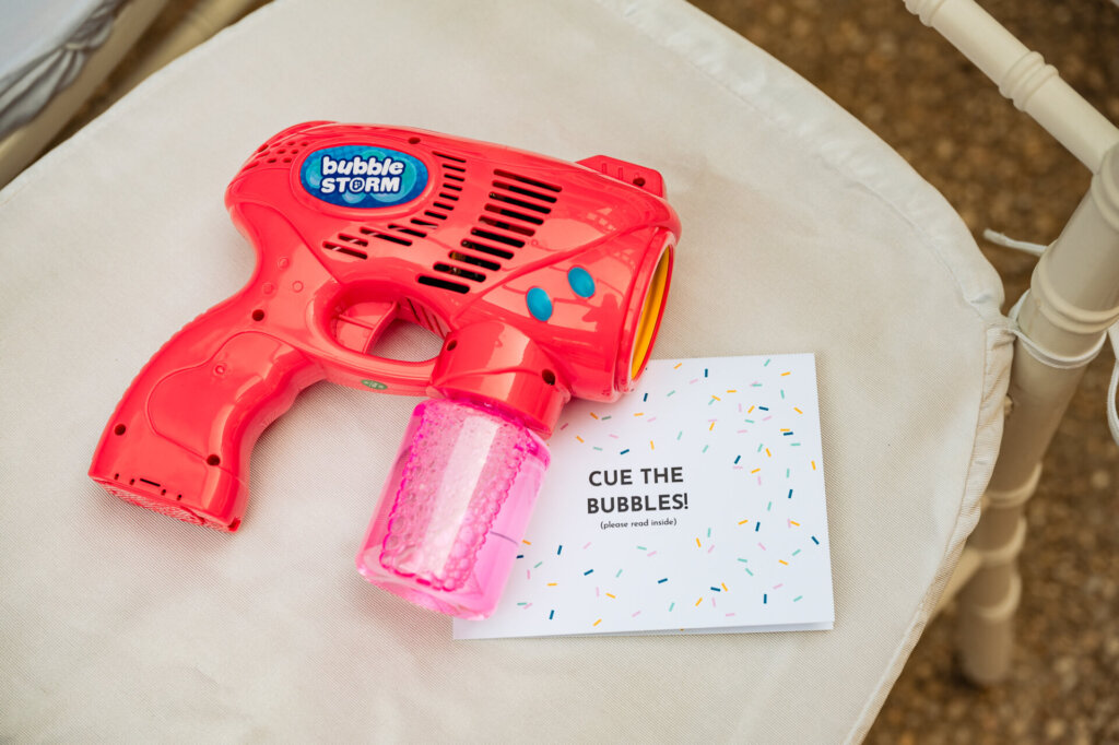 Bubble gun for the newlyweds' entrance