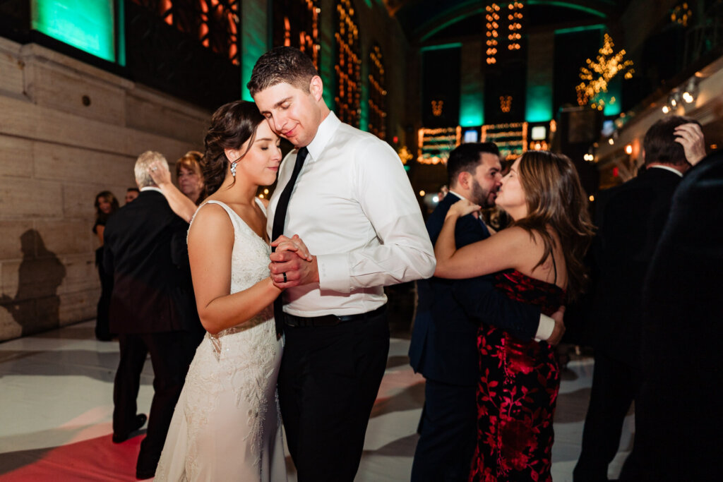 Newlyweds dancing on their Charming Wedding at the Union